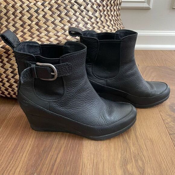 UGG Arleta Black Leather Wedge Boot Booties $180 8.5 - Picture 2 of 11